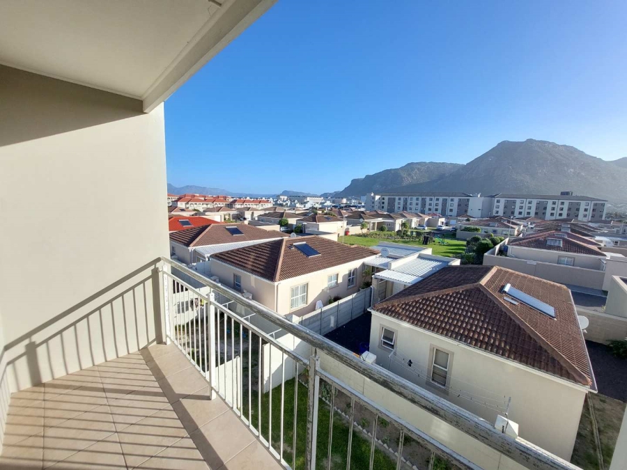 To Let 2 Bedroom Property for Rent in Muizenberg Western Cape